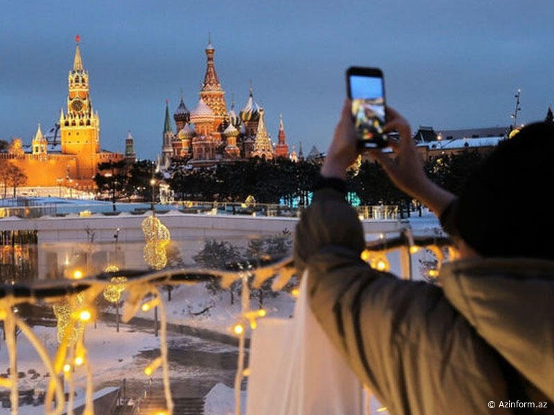 Moskva səmasında UNO göründü: Yanacaqdoldurma məntəqəsinə doğru uçdu - FOTO