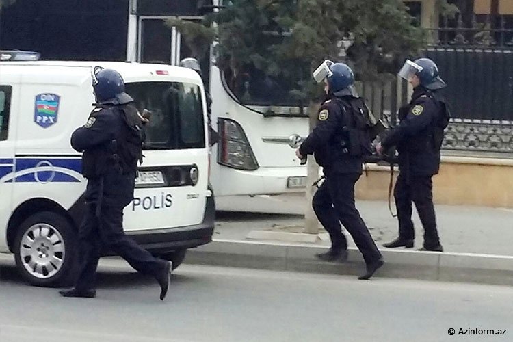 Polisdən ƏMƏLİYYAT: 17 nəfər saxlanıldı - FOTOLAR